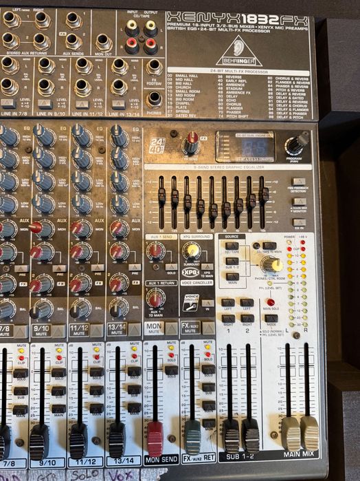 Mesa de Mistura Behringer Xenyx 1832FX + Case Thomann + Caixa Original