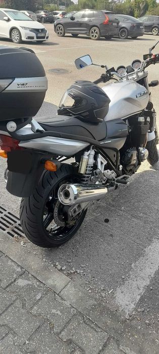 Suzuki 1400 GSX "a rainha das muscle bikes"