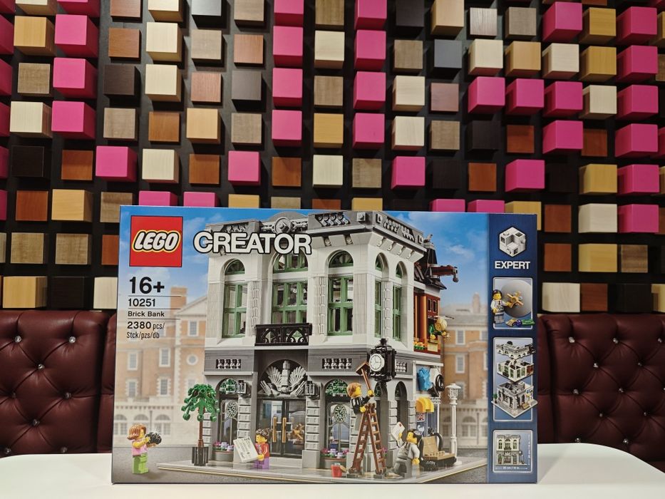 Конструктор LEGO Creator 10251 Брік Банк (2380 Деталей)