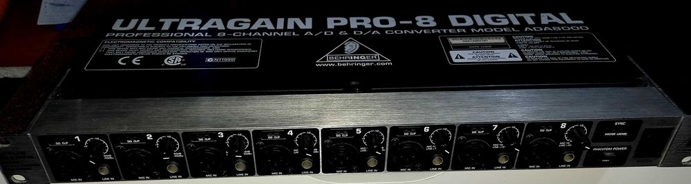 ADA8000 Ultragain Pro - 8 preamps para adat