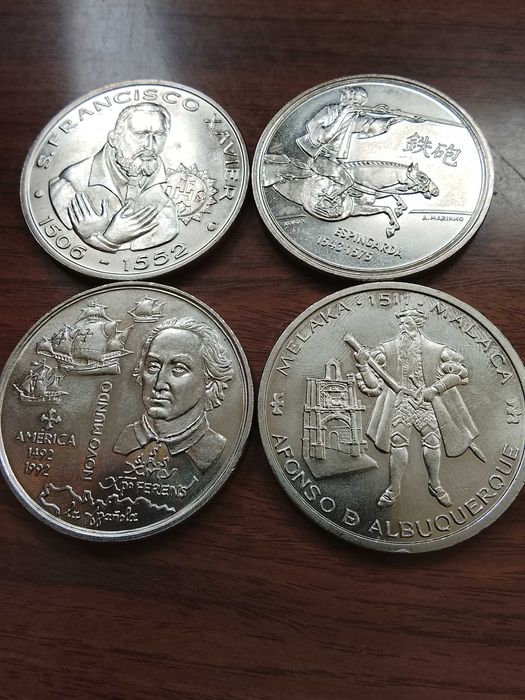 Moedas de 200 escudos(5) em cupro-niquel