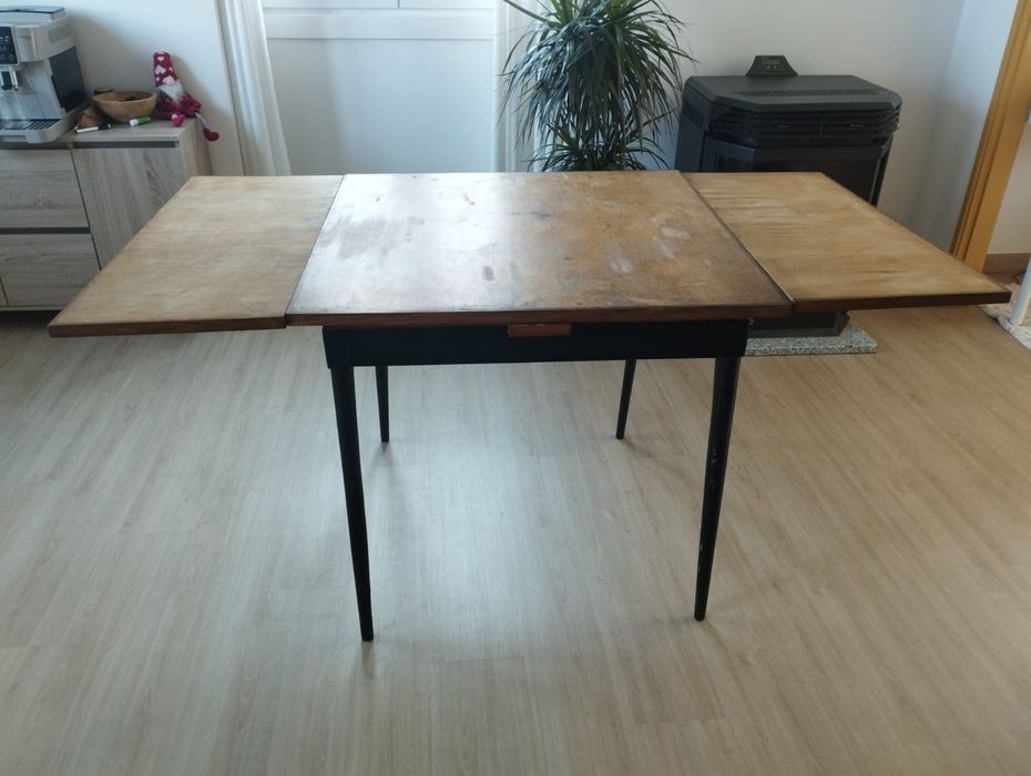 Mesa extensível de madeira