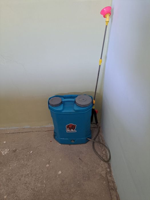 Продам опрыскиватель bizon 1000