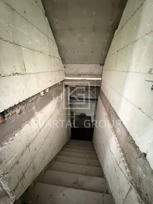 Продаж будинку 180 м² на 11 сотках з гаражем, підвалом 105 м² та укриттям в Блиставиці.