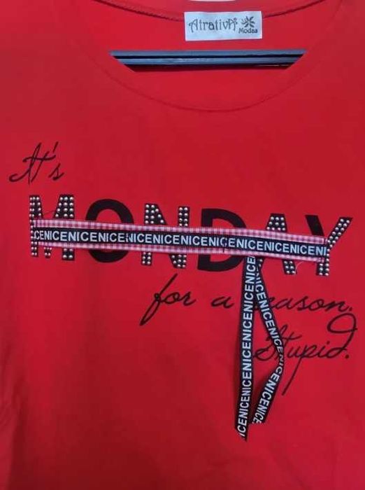 T-Shirt Vermelha "Monday" - Atrativa Moda