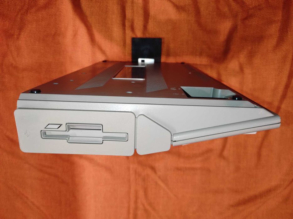 Atari 1040 STFM w bardzo ładnym stanie.