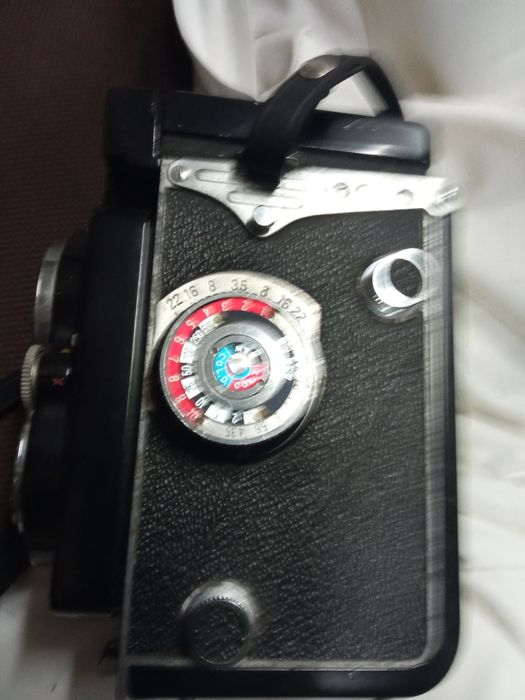 Máquina fotográfica Yashica Mat.A funcionar, relíquia.