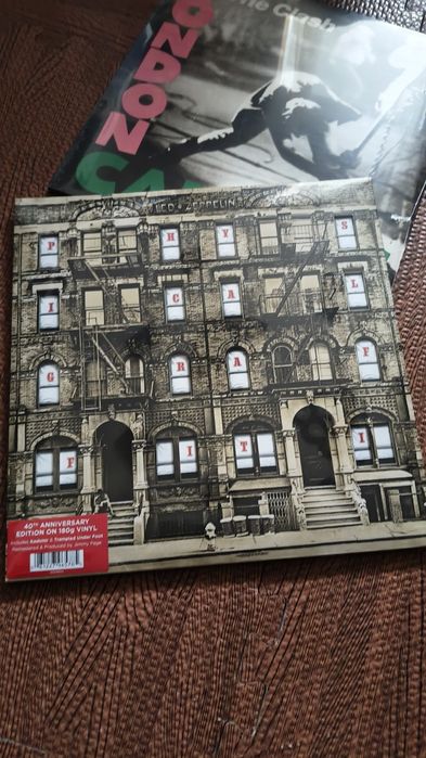 Led Zeppelin Graffiti 2lps 40th aniversary 

The Clash London Calling