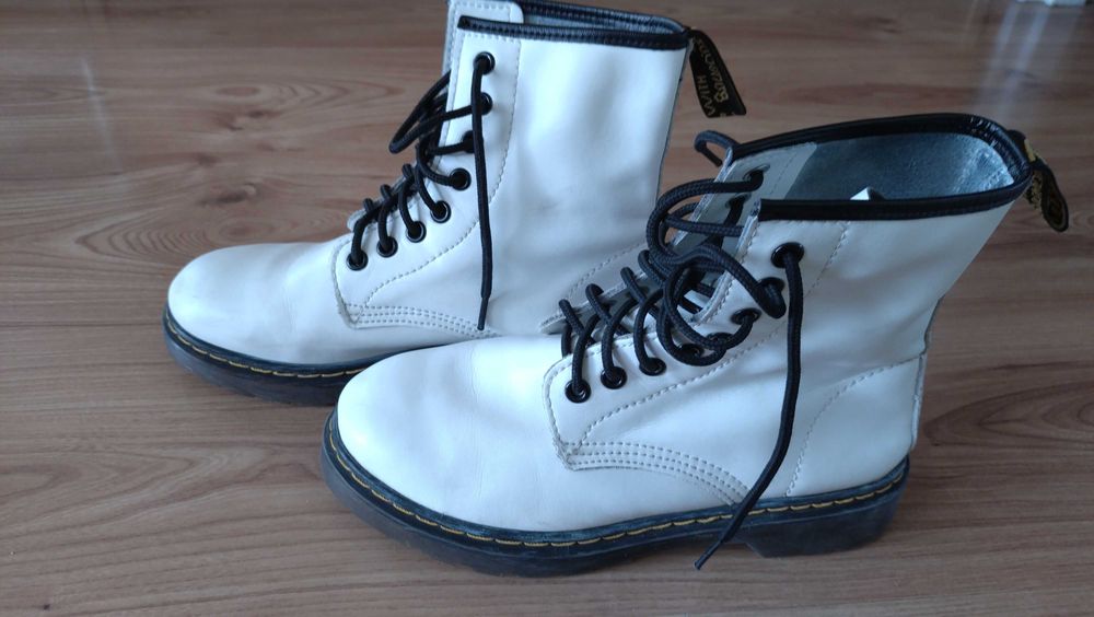 Martensy skórzane białe