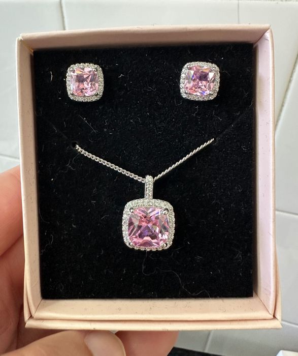 Caixa Colar + Brincos Rosa