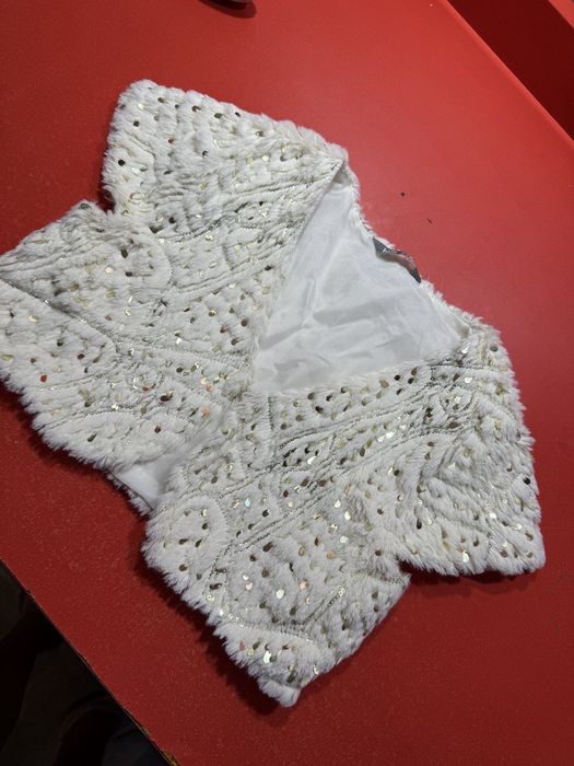 Платье красивое , золотое, праздничное, нарядное, вместе с жилетклой