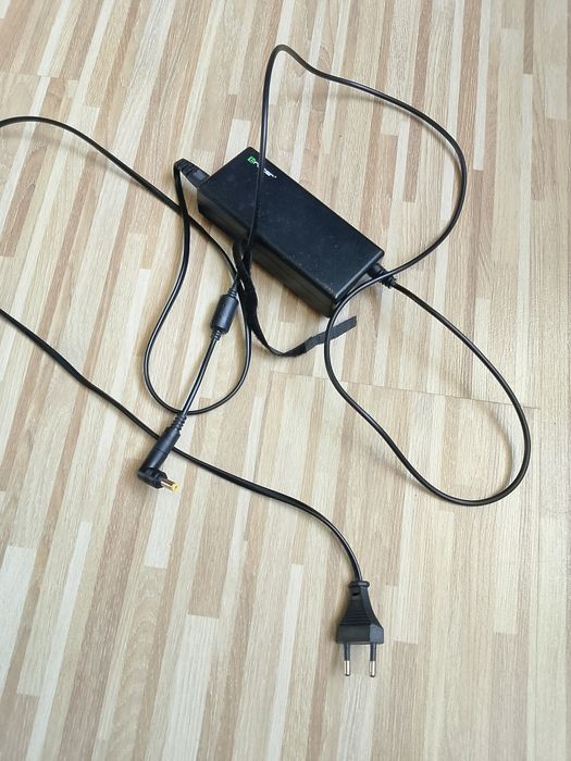 Zasilacz do laptopa