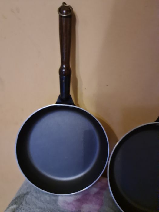 Dwie patelnie ozdobne