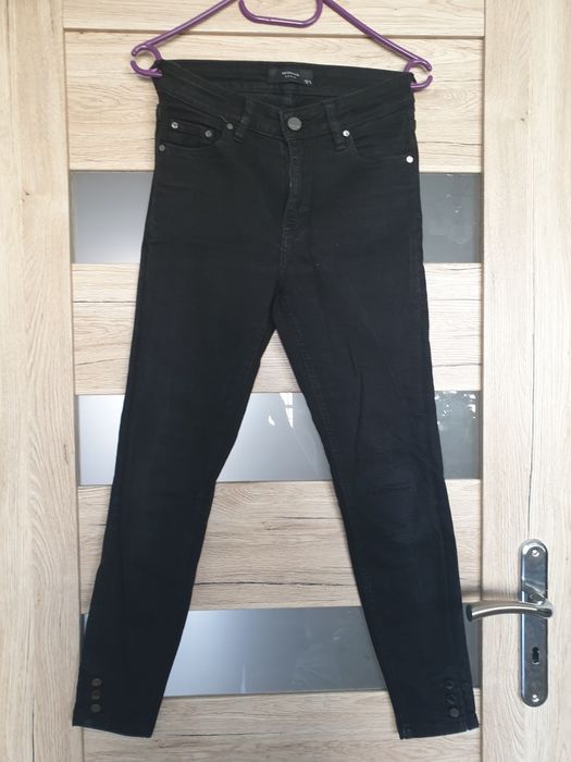 Czarne spodnie jeansowe Reserved r.36