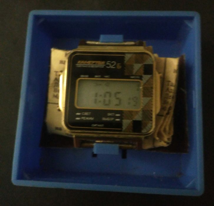 Часы электронные Камертон 52 Б новые производства СССР