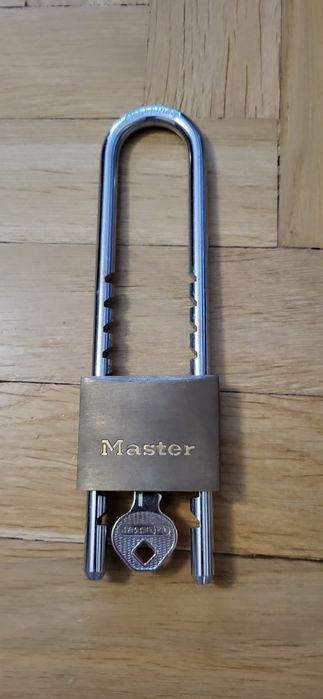 kłódki stanley i  master szyfr