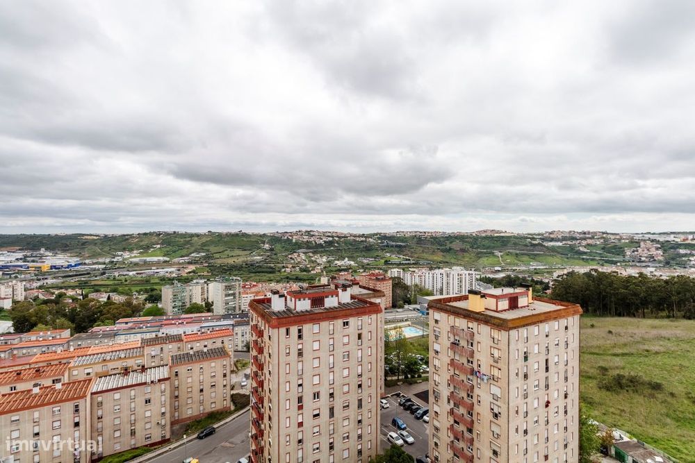Apartamento T3+1 c/ Marquise em Santo António dos Cavaleiros