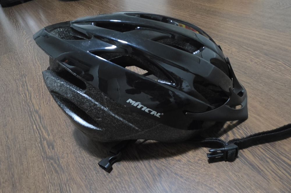 Capacete Preto MITICAL de bicicleta