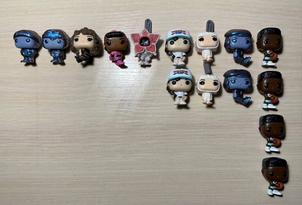 Фігурки kinder stranger things