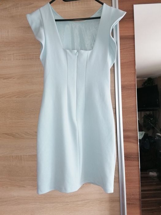 Miętowa sukienka Reserved xs na s falbanki