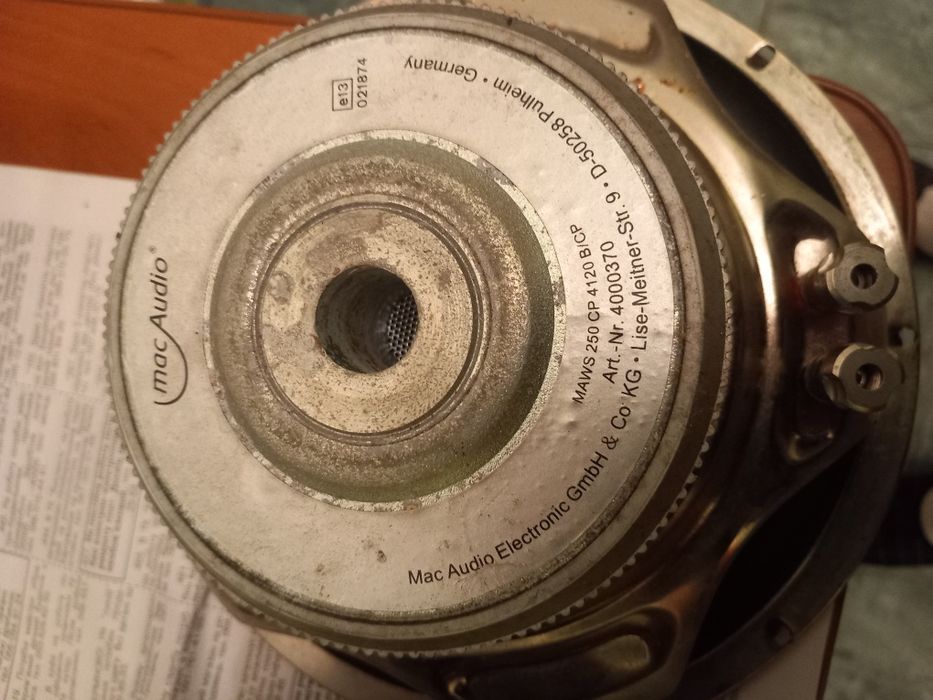 Музикальний усилітель з колонками