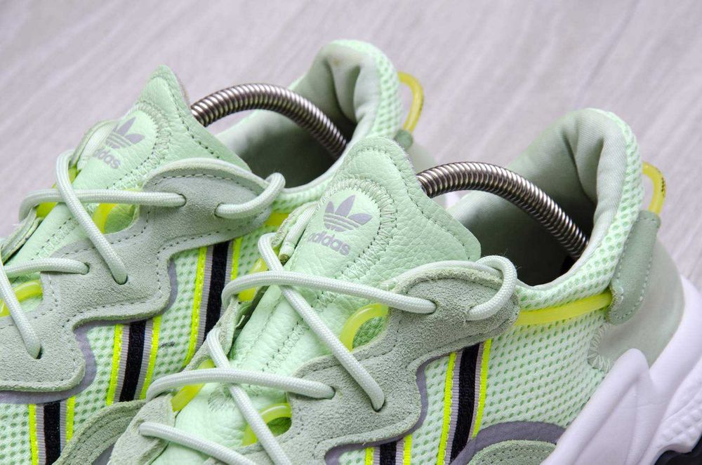 Кросівки Adidas Ozweego. Устілка 27 см