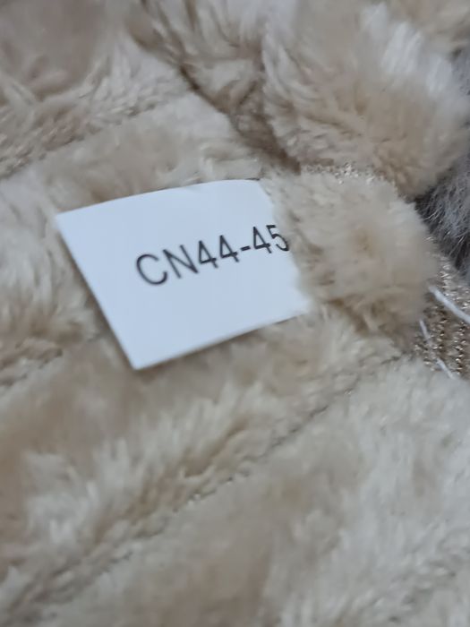 Kapcie beżowe futrzane