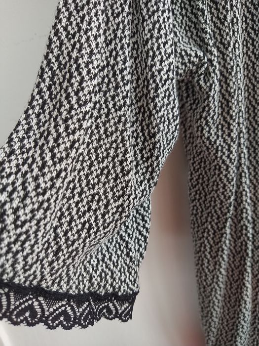 Casaco mesclado preto/branco com renda - Inside - Novo!