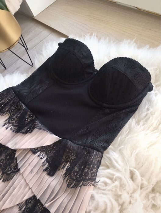 Sukienka elegancka koronkowa H&M