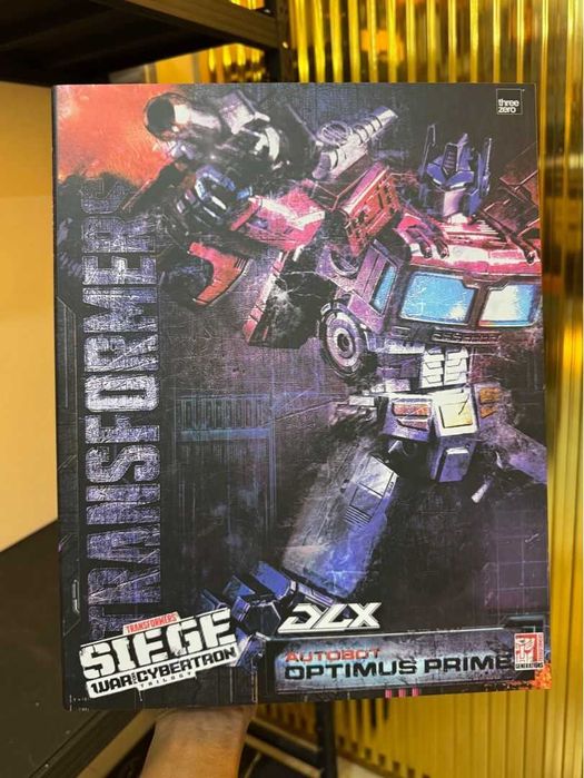 Figura Threezero DLX Transformers Optimus prime