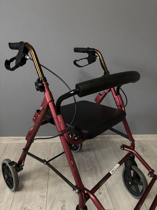 Balkonik na kółkach z siedziskiem