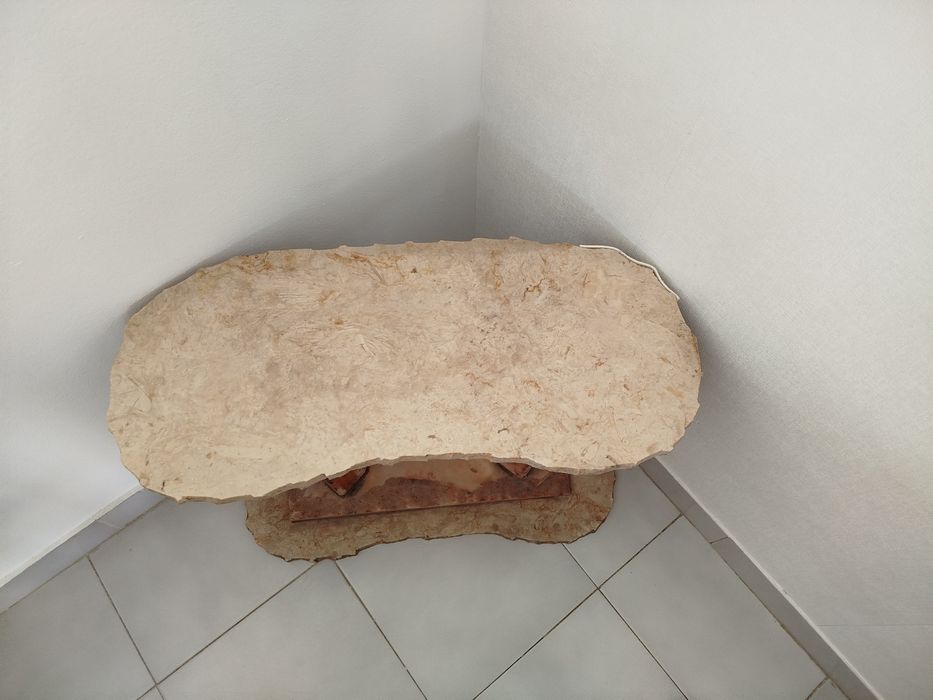 Mesa de canto em pedra
