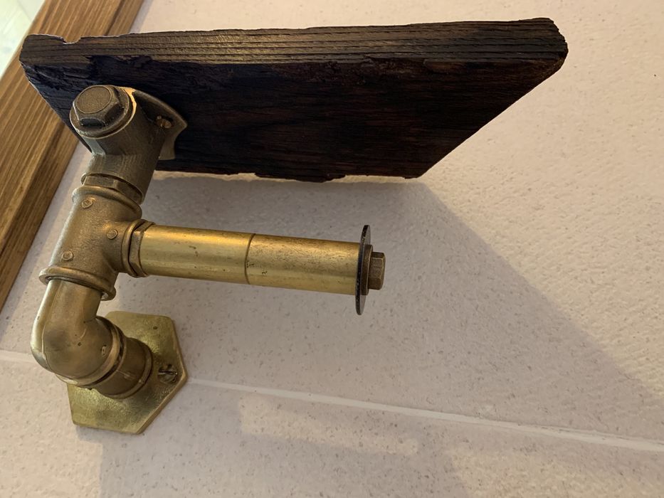 Suporte rustico em latão para rolo papel higiénico
