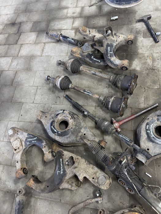 Навара д40 Патфайндер балка кардан цапфаречаг полувісь D40 navara