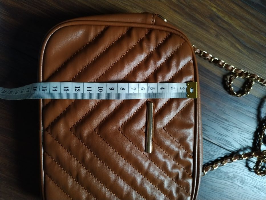 Torebka listonoszka pikowana brązowa