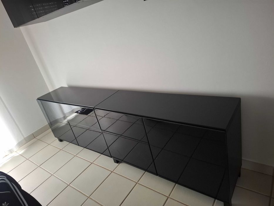 Movel aparador "Besta"