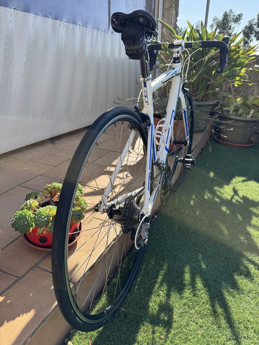 Bicicleta de estrada GT Series 3