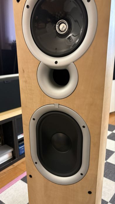 Colunas Kef Q7 em bom estado