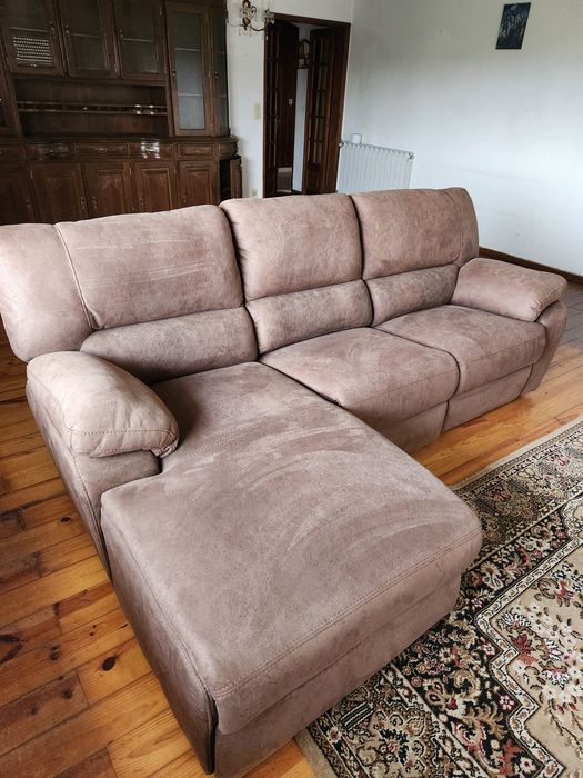 Sofá com chaise longue confortável