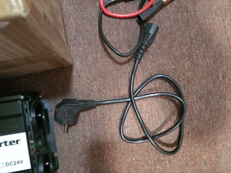 Гібридний інвертор 600W з чистою синусоїдою