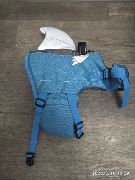 Жилет для плавания.