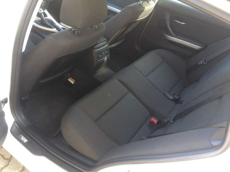 Продам BMW 3 Series 2012 E91 (FL)  •  318i MT (143 к.с.)  •  Base