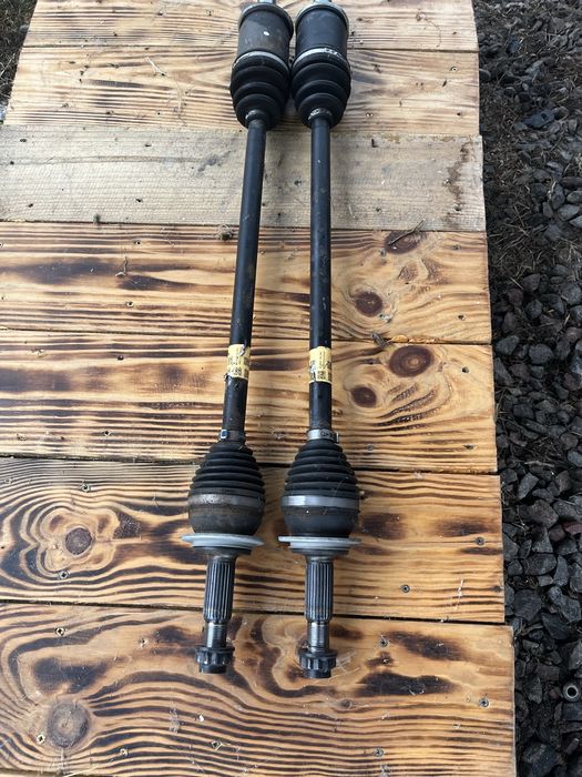 Задняя полуось лексус рх350 2024 год,есть много запчастей к етому авто