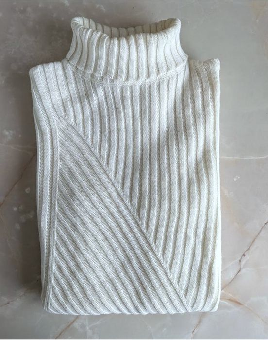 Итальянский шерстяной свитер молочного цвета. Новый. 52-54р