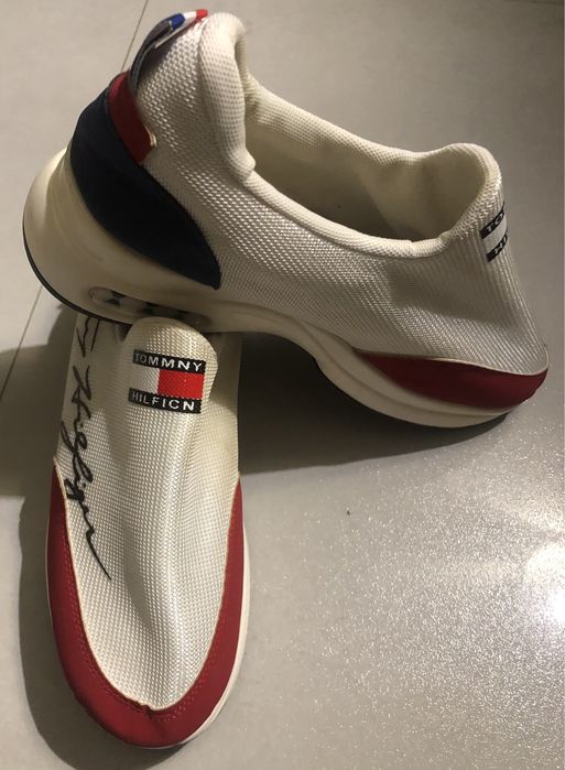 • Buty Damskie Tommy Hilfiger Używane - (Wkładka 25,5 cm / Rozmiar 39)