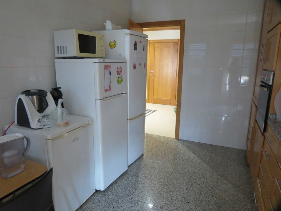 Aluga-se quarto mobilado no Parque das Nações