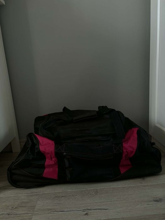 Duża podróżna torba na kółkach