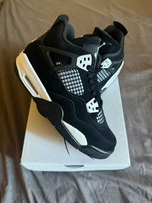 Jordan 4 Retro White Thunder R.39
