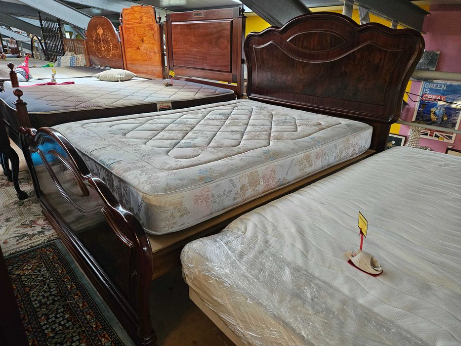 Óptima cama em madeira com estrado e colchão electrico - óptimo estad
