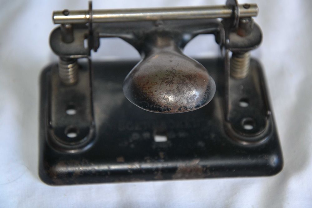 Dziurkacz biurowy z lat 20 tych Vintage Niemiecki